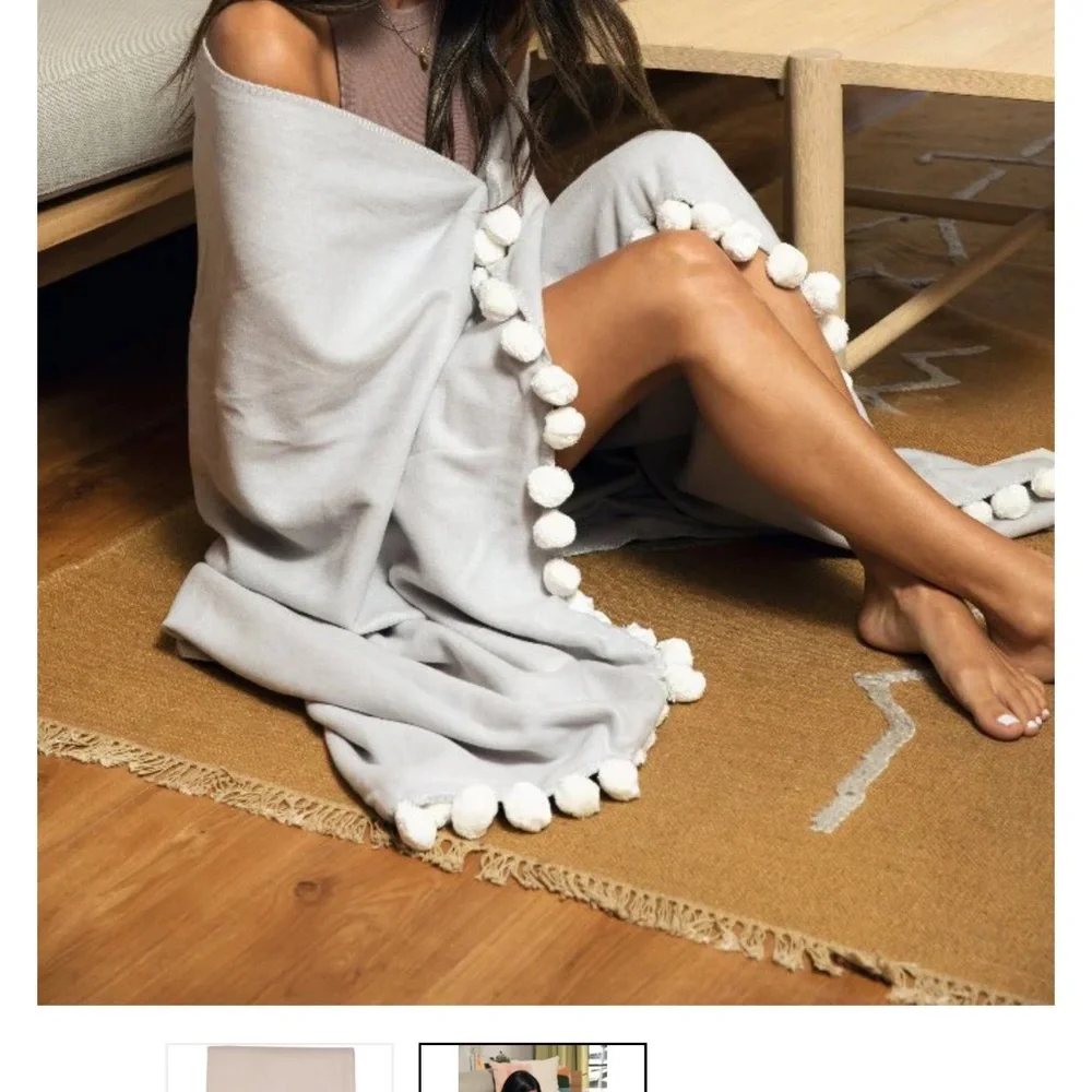 Malibu Luxxe Luxxe Pom Pom Throw Green‎ New